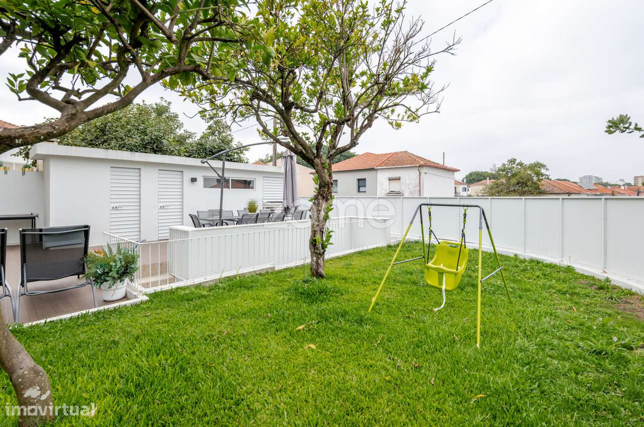 Moradia T3 renovada com jardim nas Antas-9