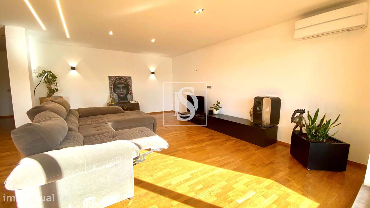 T3 com 170m² | Terraço Privativo de 200m² | Renovado | Santo Tirso-1