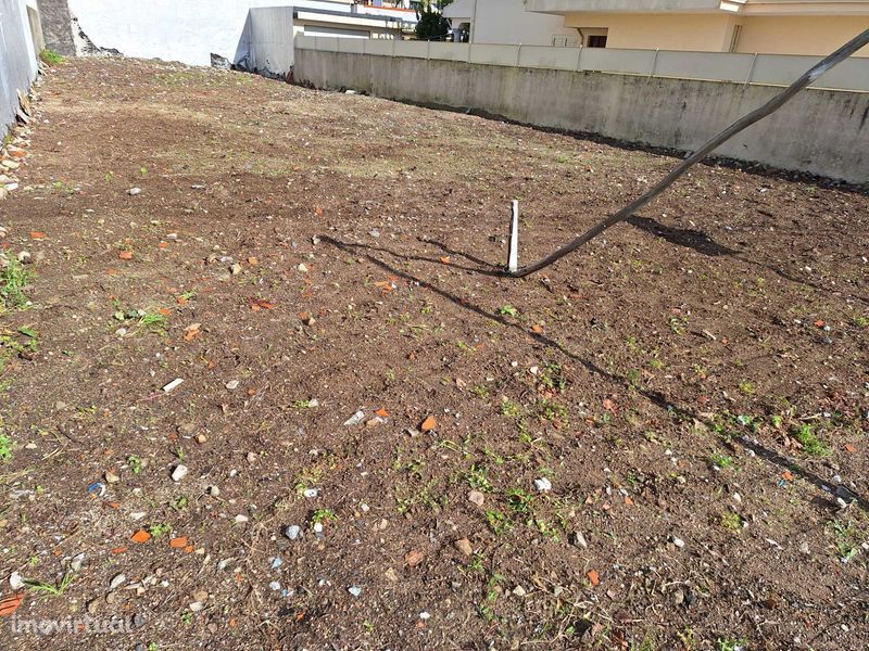 Terreno urbano no Centro de Gueifães, Maia