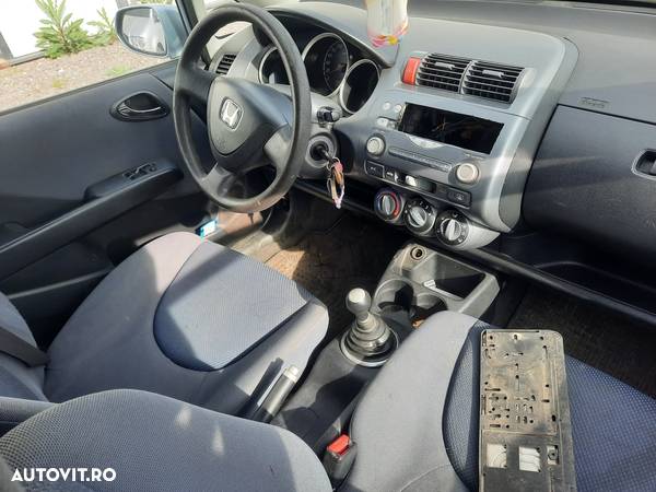 Dezmembrez Honda Jazz - 2