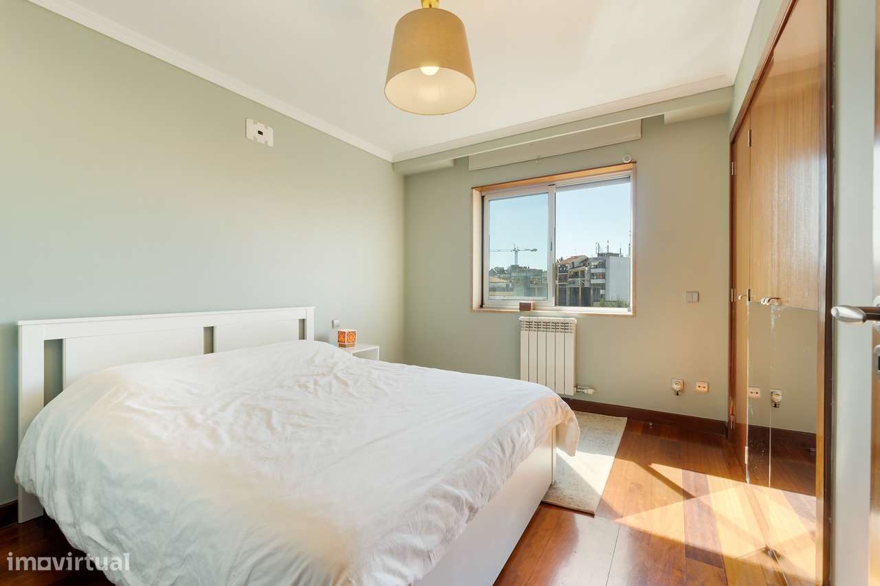 Apartamento t3 à venda na Rua Dom António Barroso, 268-4