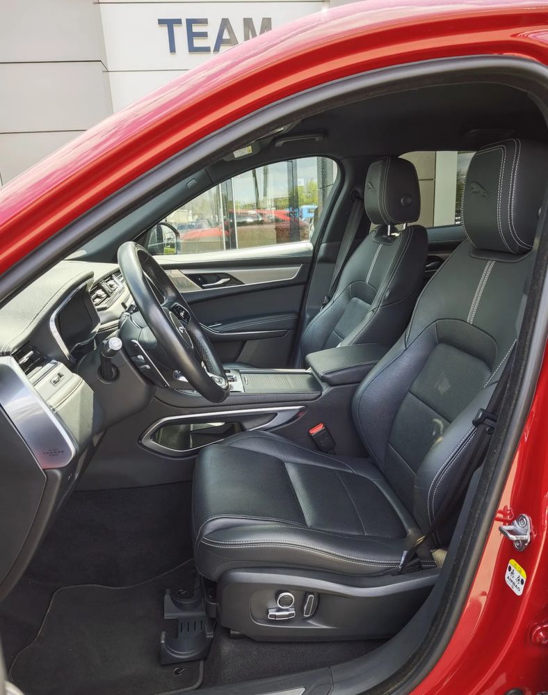 Jaguar F-Pace 2.0 Benzyna 250 KM — zdjęcie 3