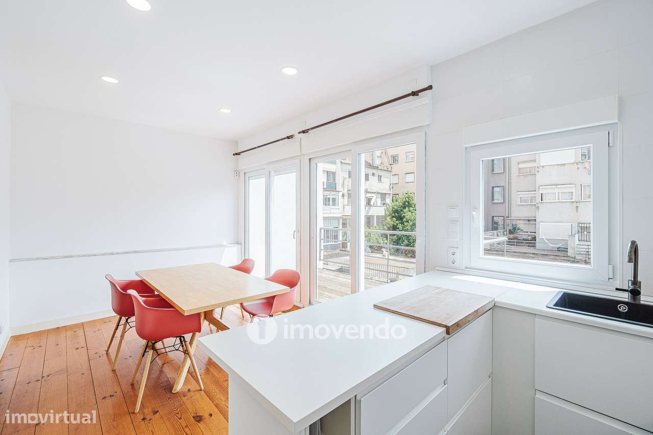 Apartamento T3 remodelado, mobilado e com cozinha equipada, Lisboa - Grande imagem: 1/51