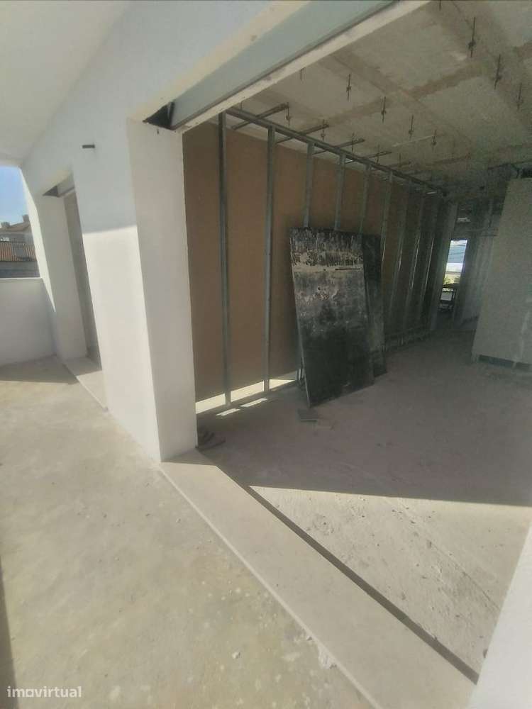 Moradia t-4 em construção pederneira -Nazaré com piscina const de luxo-10