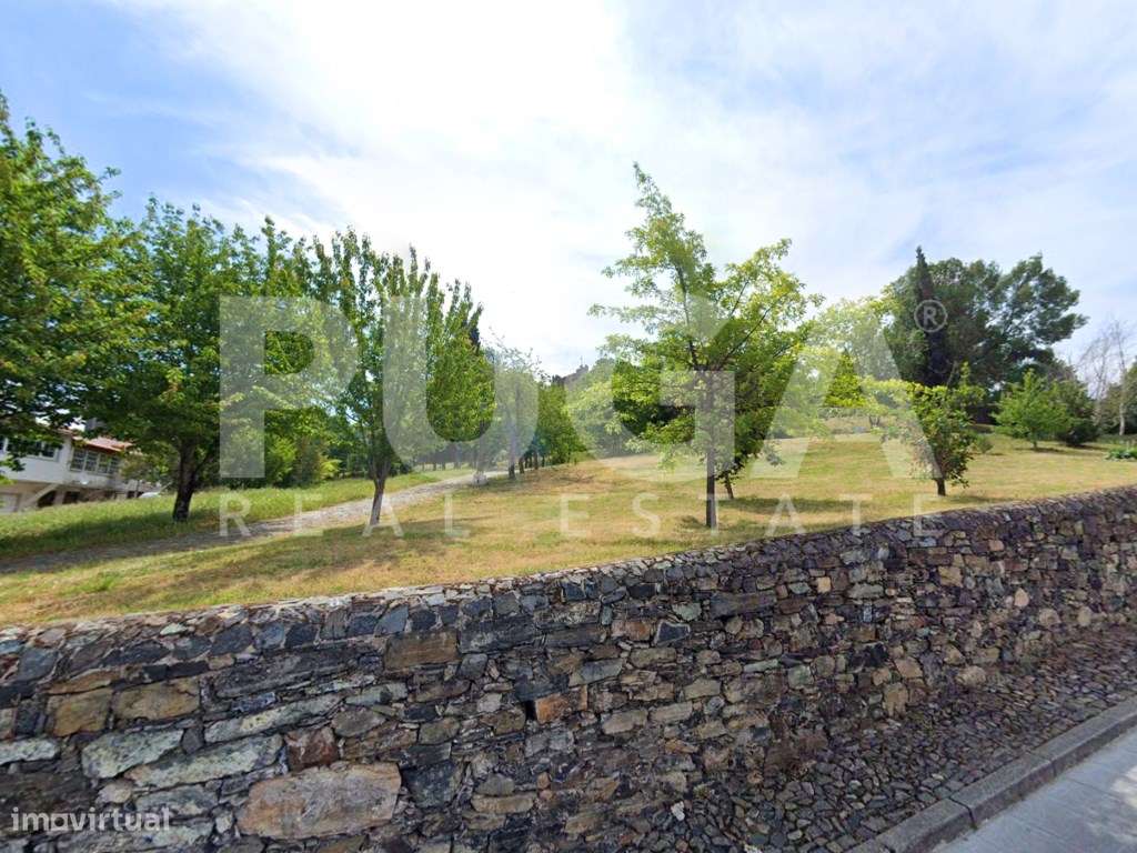 Moradia T7 em Bragança | Projeto Aprovado e Logradouro Privativo-4