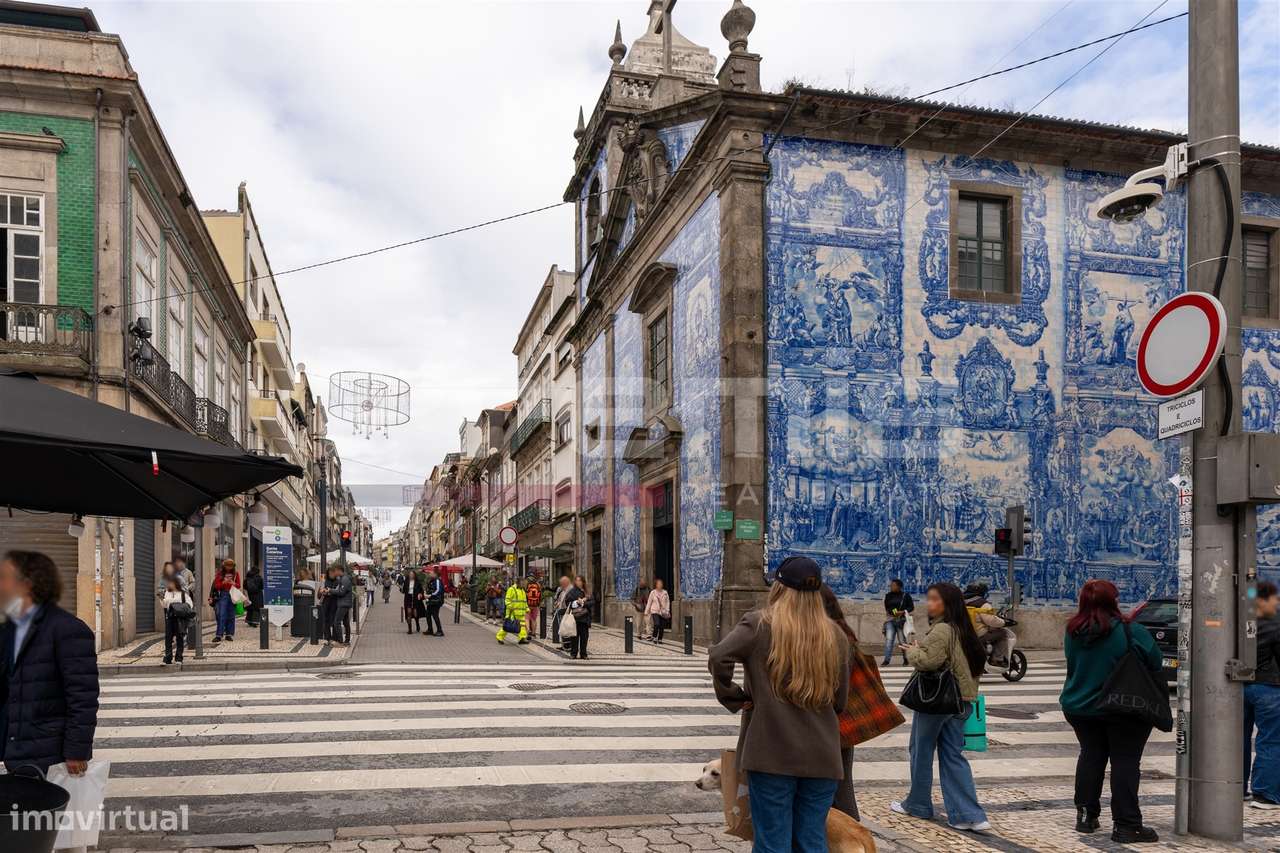 T1 no centro do Porto em frente ao metro-20