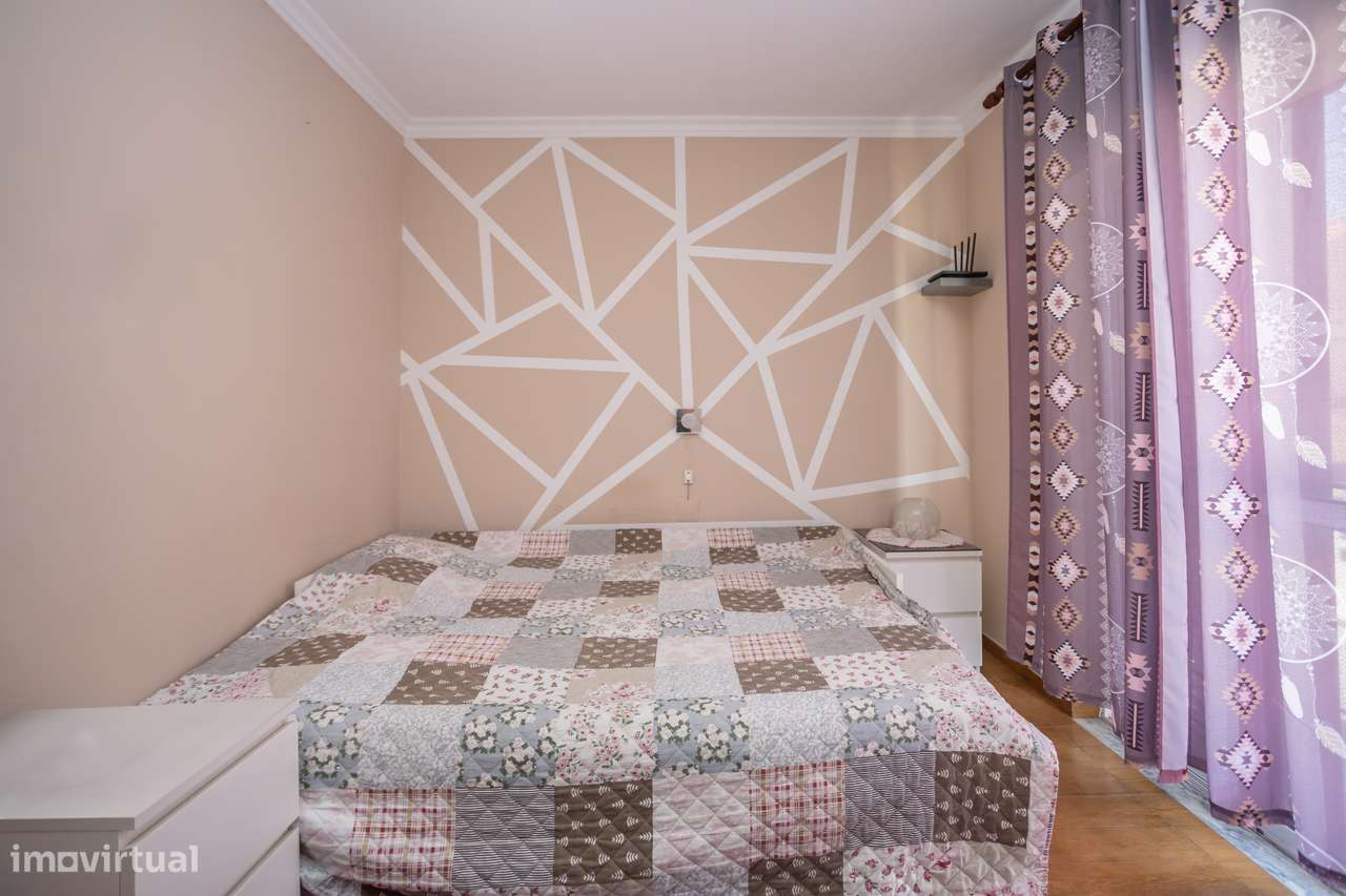 Moradia Geminada com Jardim, Cave e Garagem.-36