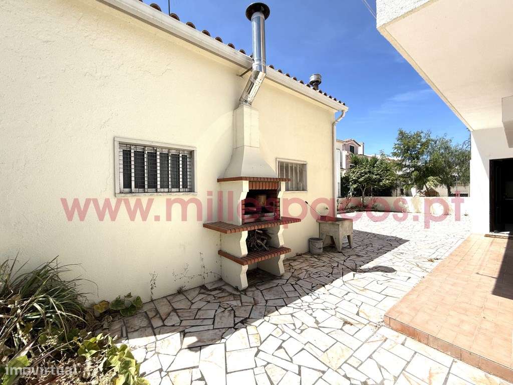 Moradia V6 com Garagem Centro da Cidade-45