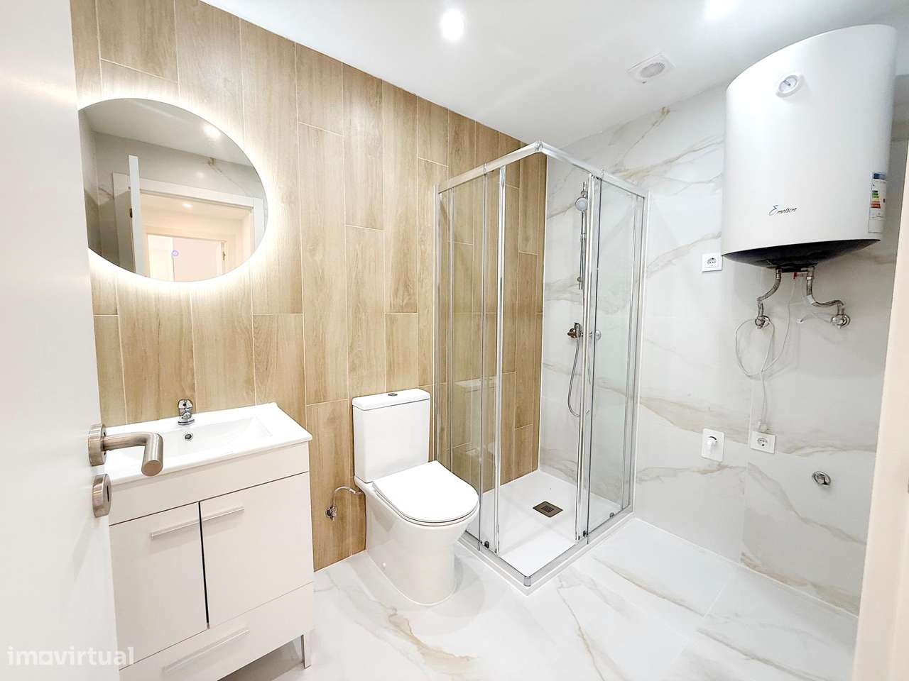 T2 remodelado c/ varanda e vista rio!-9