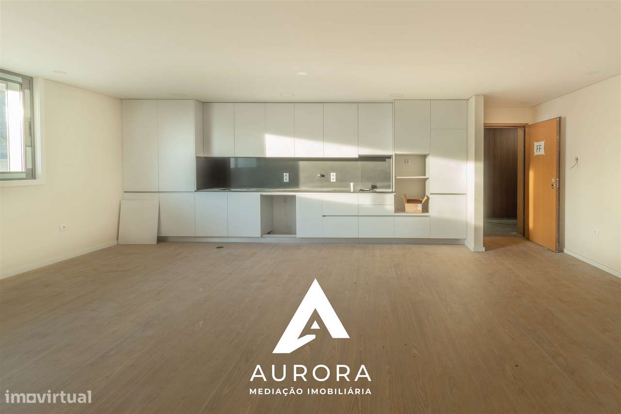 Apartamento T2 Sul/Poente 104m2 úteis + lugar de garagem Espinho-0