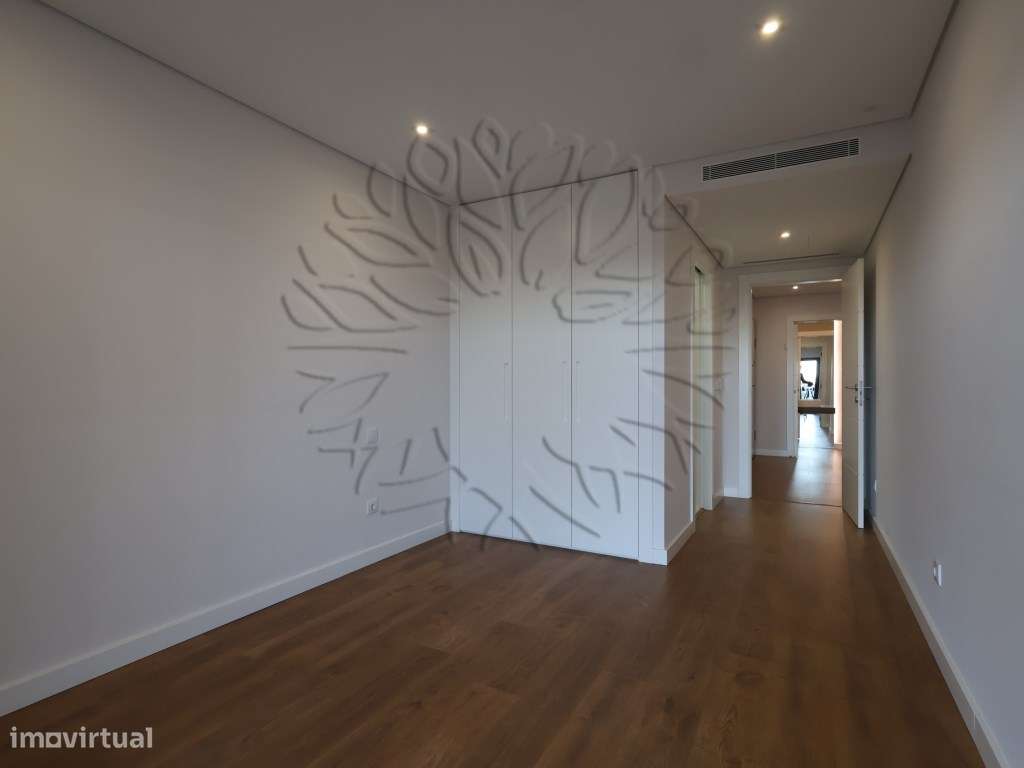 Apartamento T3 usado como novo em Vale Salgueiro, Montijo. Com 196 ...-30