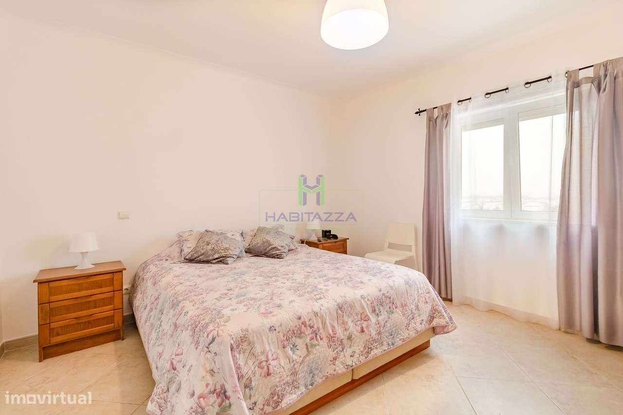 Apartamento T3 no último Piso, com 3 Frentes e Vistas Desafogadas em L-20