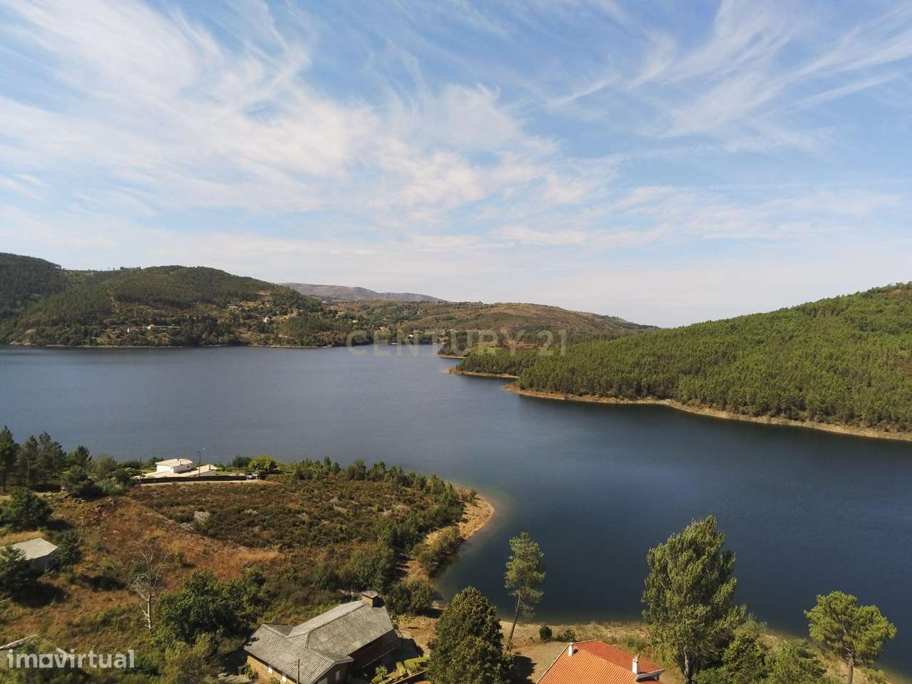 Moradia Exclusiva em "Ilha" Privativa na Albufeira de Venda Nova – Ger-42