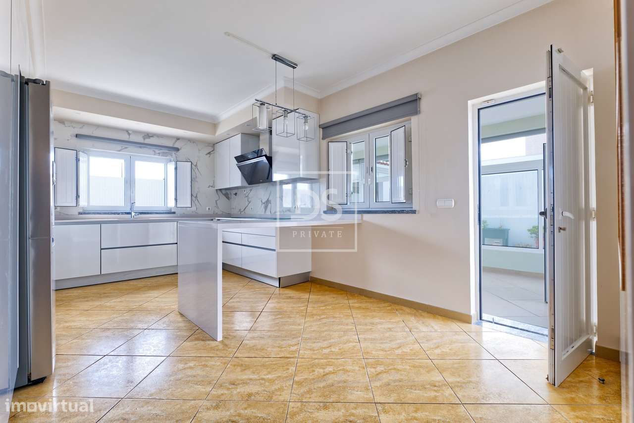 Moradia T4 Térrea com jardim e piscina na Quinta do Anjo - Grande imagem: 3/49