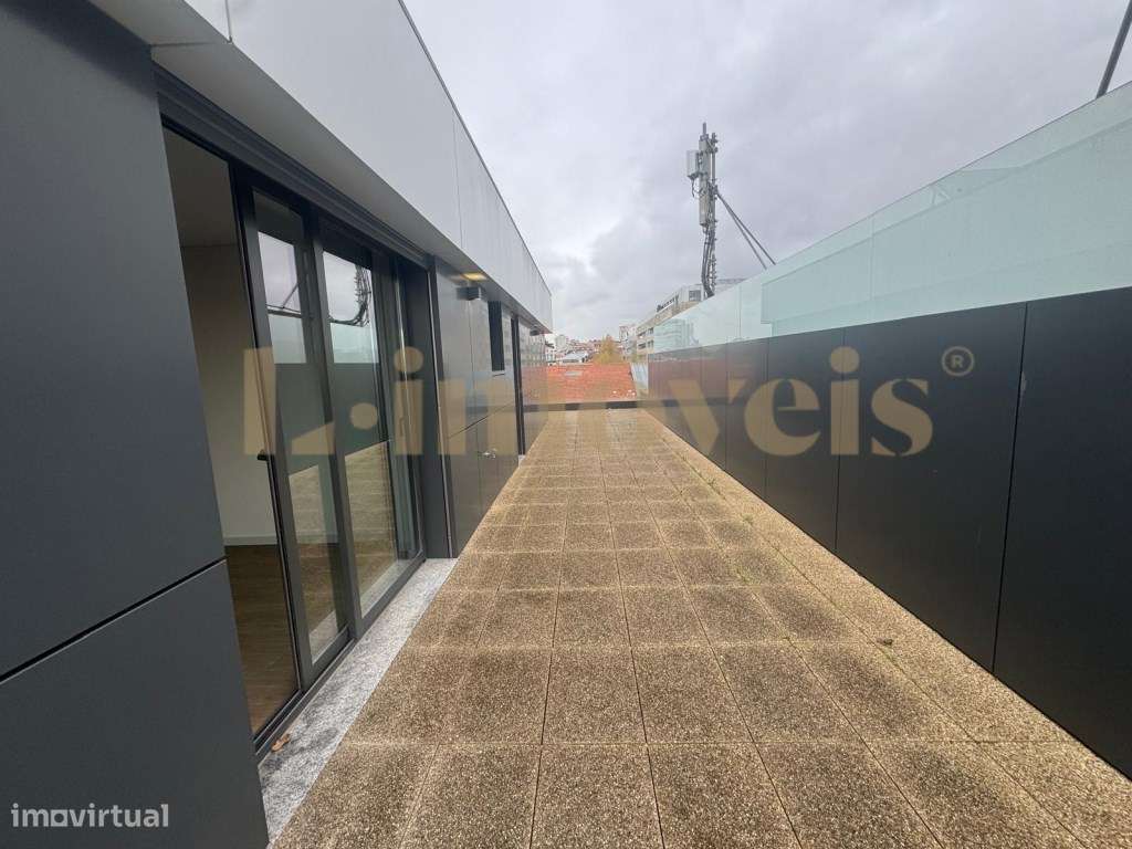 APARTAMENTO T4, NOVO COM TERRAÇO, NA BOAVISTA, PORTO.-9