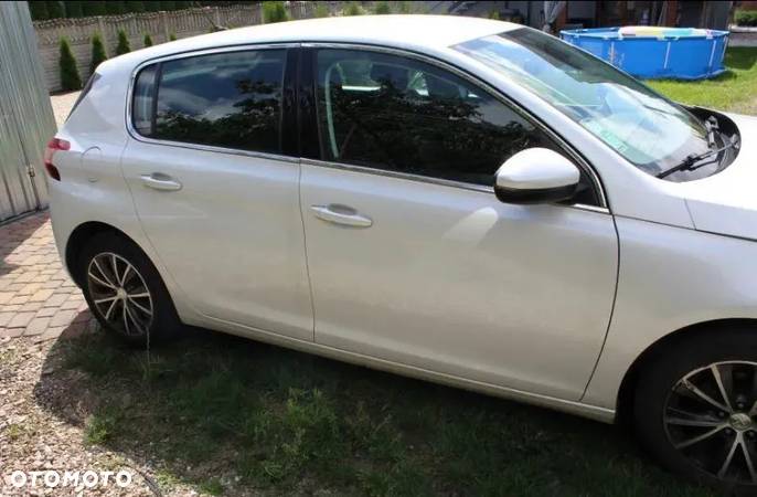 Peugeot 308 - 8