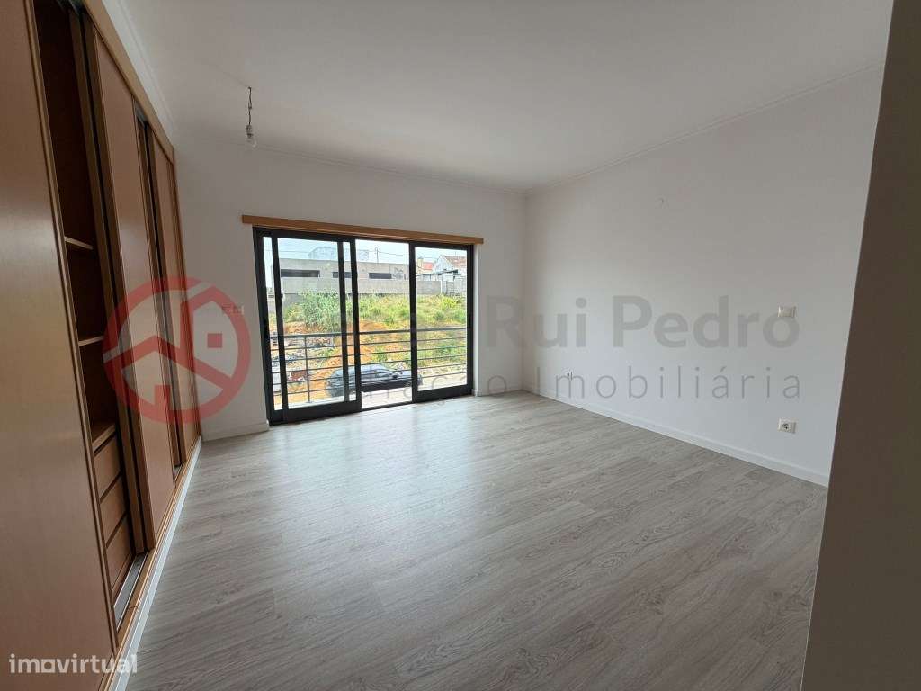 Moradia T5 remodelada no Feijó, Almada-48