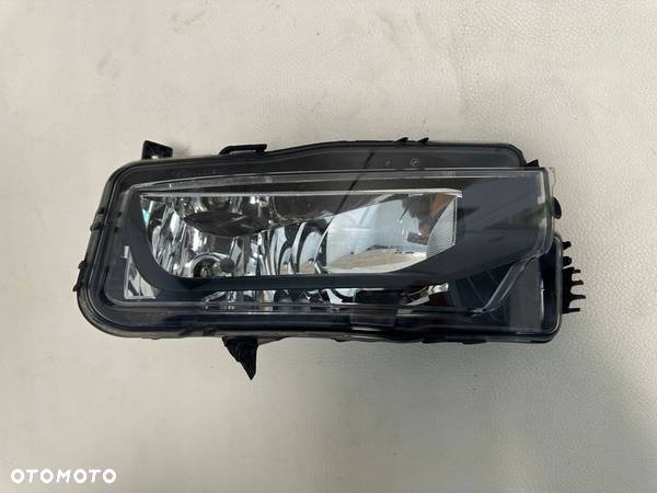 Volkswagen Transporter halogen prawy 7E0941662B - 1