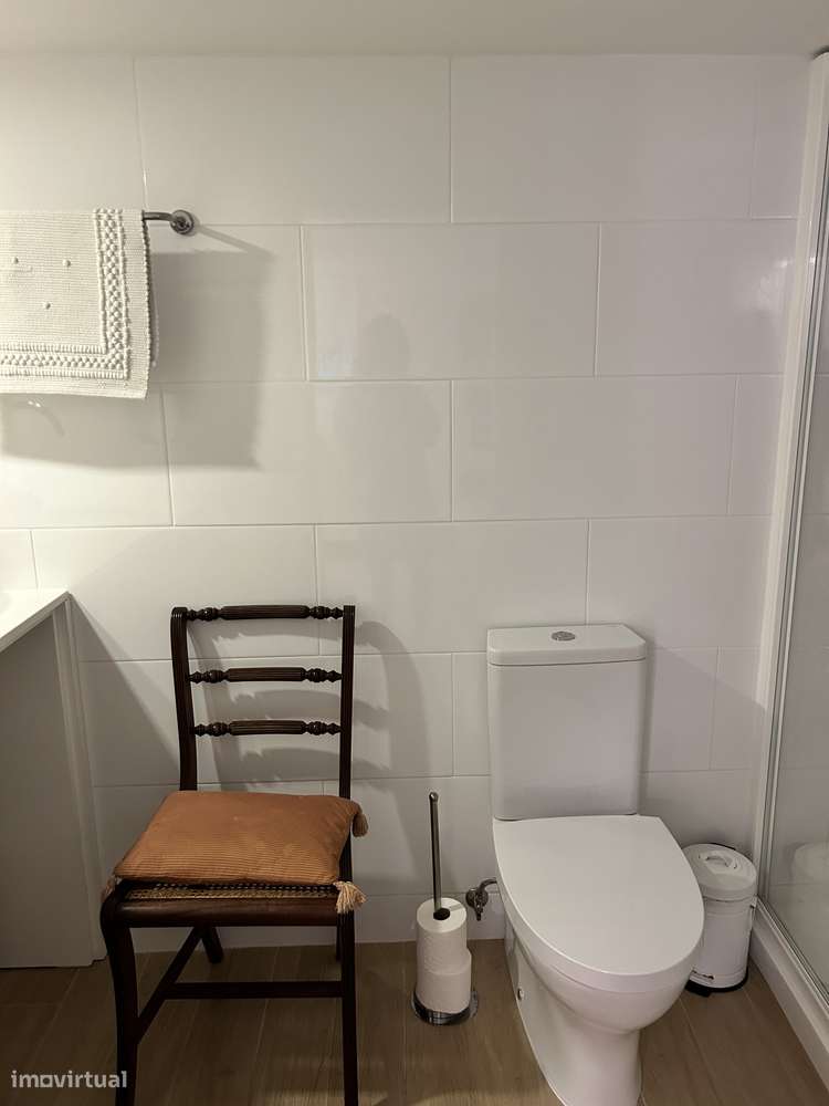 T0 com mobília, frigorífico e excelente energia - Grande imagem: 5/10