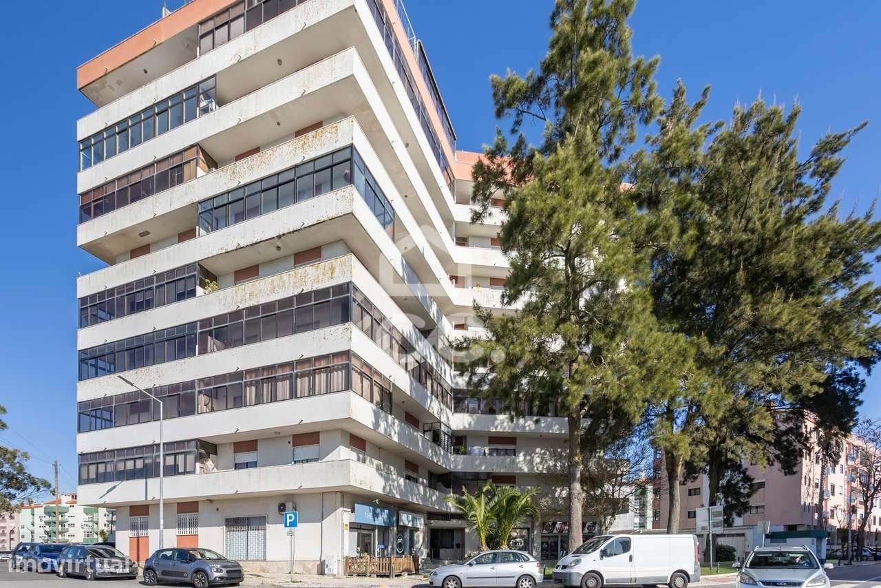 Apartamento T1 convertido em T2 com uma fantástica varanda, em Agualva - Grande imagem: 5/35