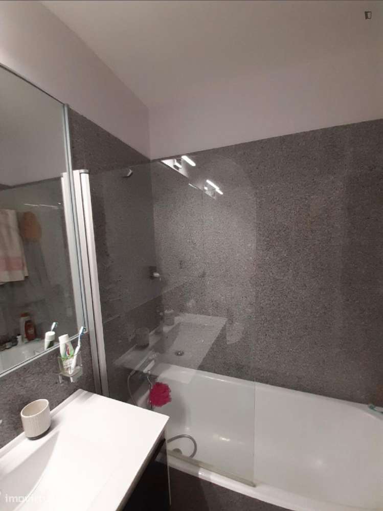 Quarto - localizado em Cedofeita Porto - Grande imagem: 5/9