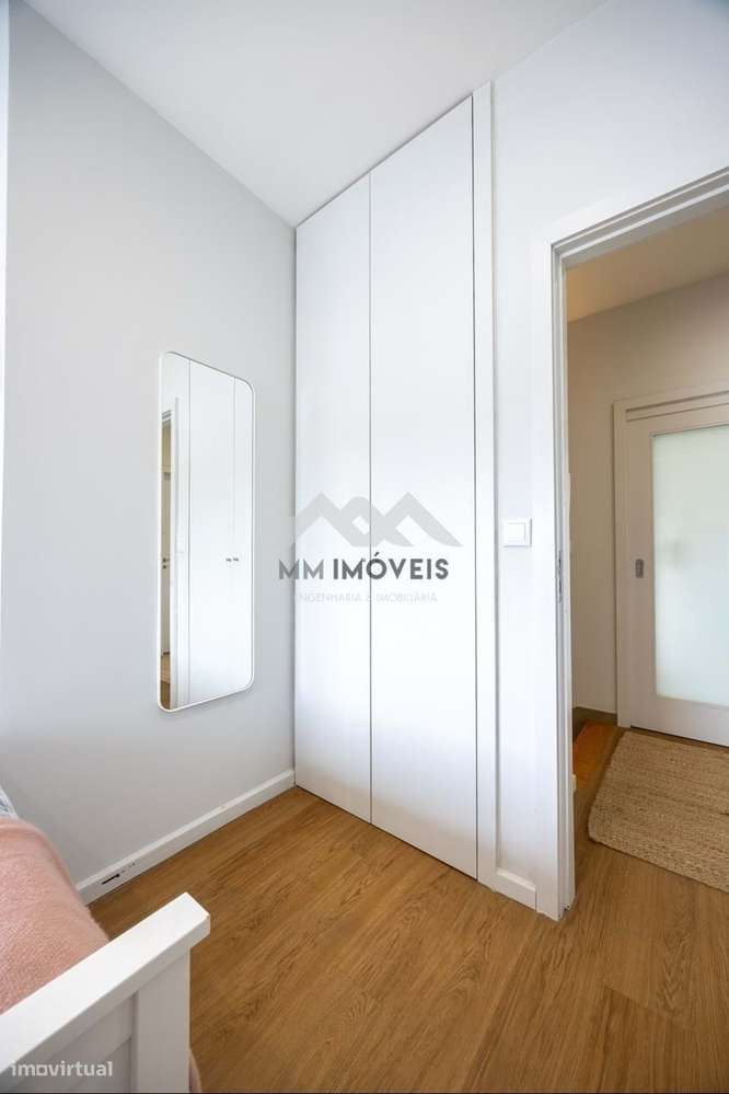 Andar Moradia T2 | Renovado | Varandas | 3 Frentes | Garagem 65m²-9