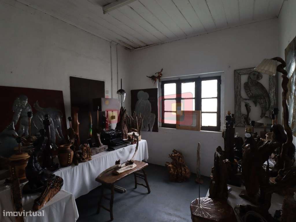 TERRENO COM CASAS - SARILHOS GRANDES-36