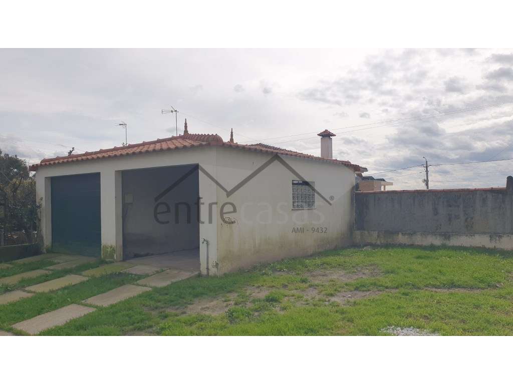 Prédio/Moradia T5 independente-28