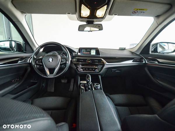 BMW Seria 5 518d - 12