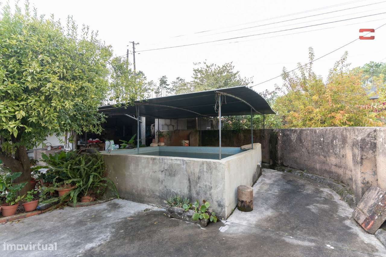 Moradia T3 para recuperar em Vale Travesso, Ourém-5