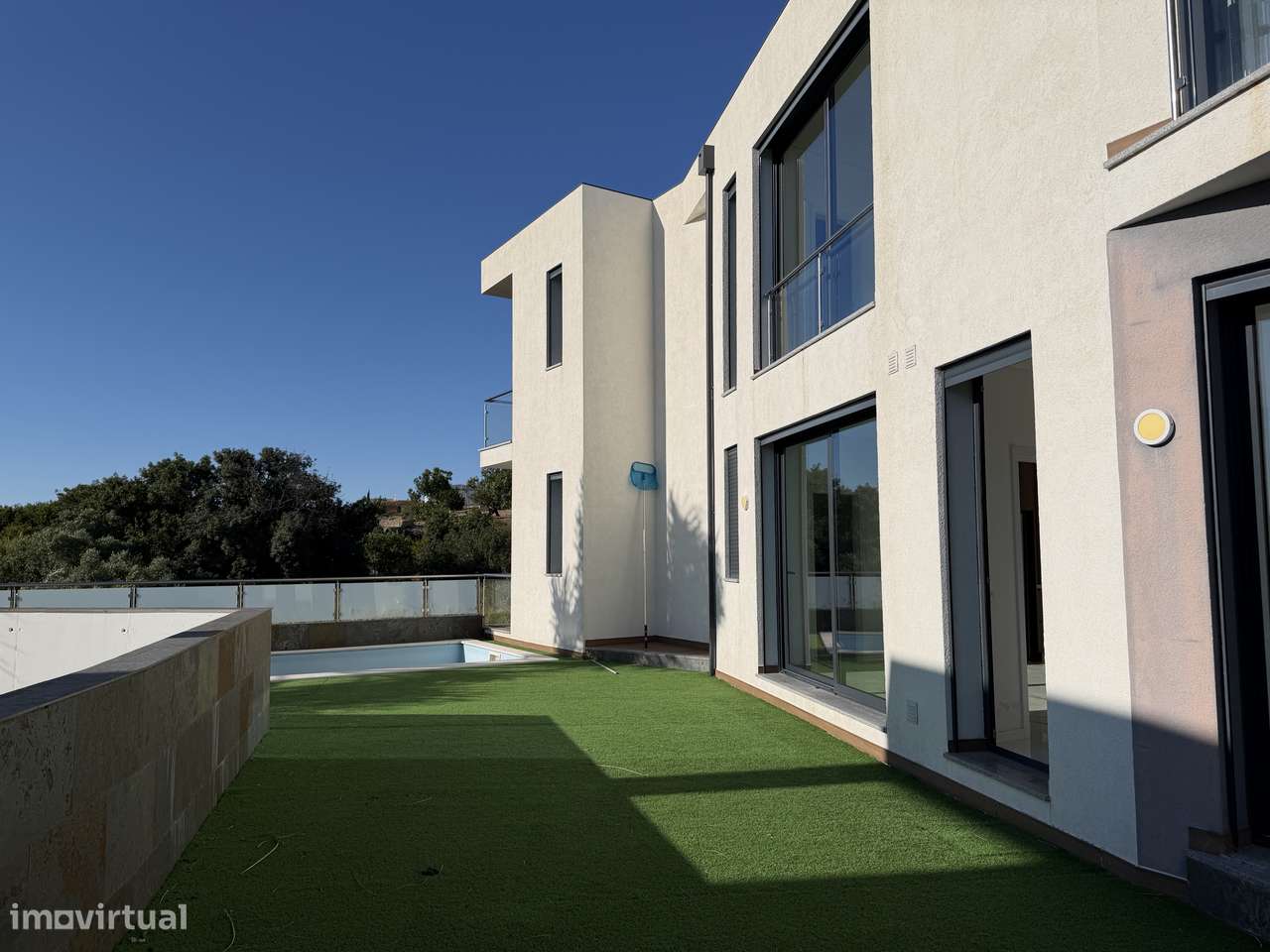 Moradia T4 NOVA com box e piscina-35