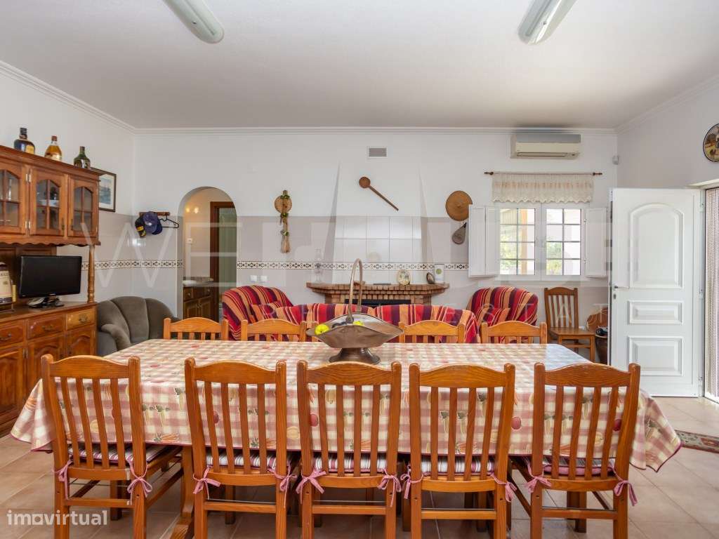 Moradia T4 com 280 m2, inserida em terreno com 2500 m2 em Palmela-26