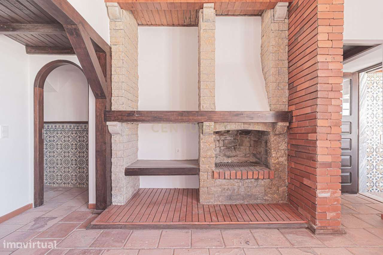 Distinta Moradia, com piscina e adega - perto de praias-9