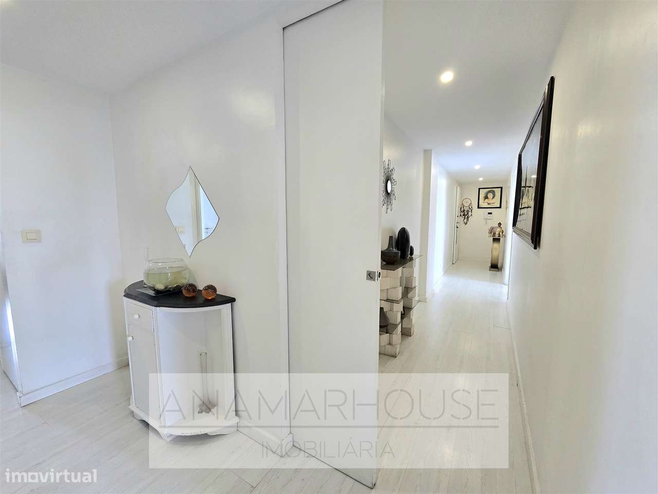T2 Remodelado com Box para 2 Carros | Open Space 37m² | Vista Verde |-15