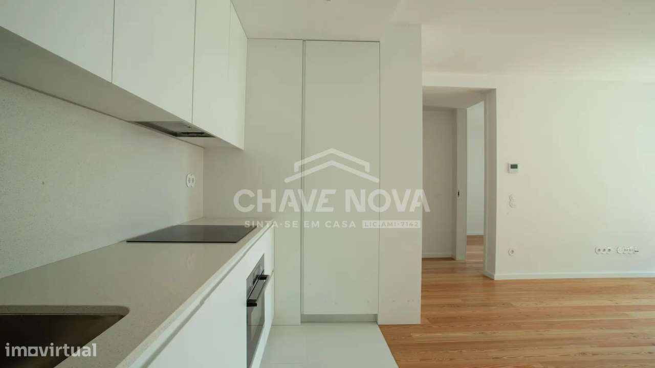 Apartamento T1 c/ Vista Mar, Varanda, Garagem e Excelentes Comodidades-14