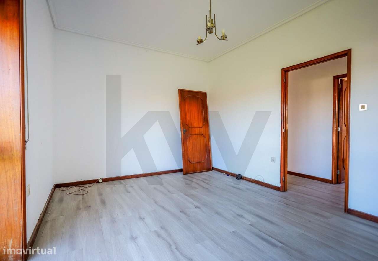 Moradia com 1451m2 de Terreno e Elevado Potencial de Valorização em Sã-14