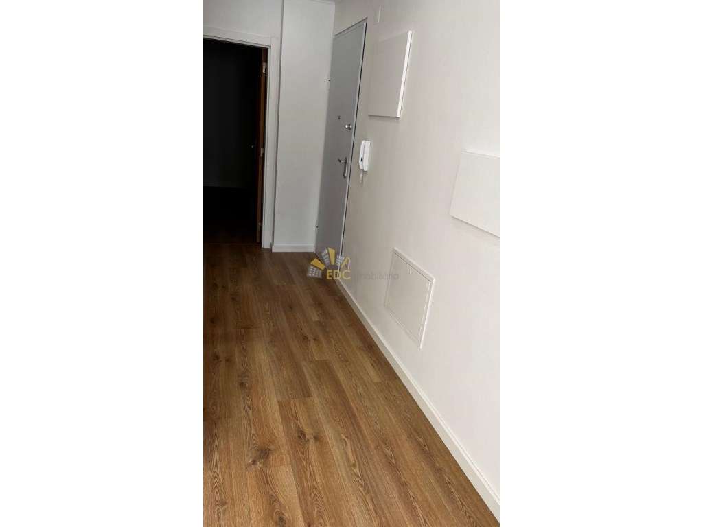 Apartamento T2 com suite e Remodelado | Localizado na Falagueira ( ...-9