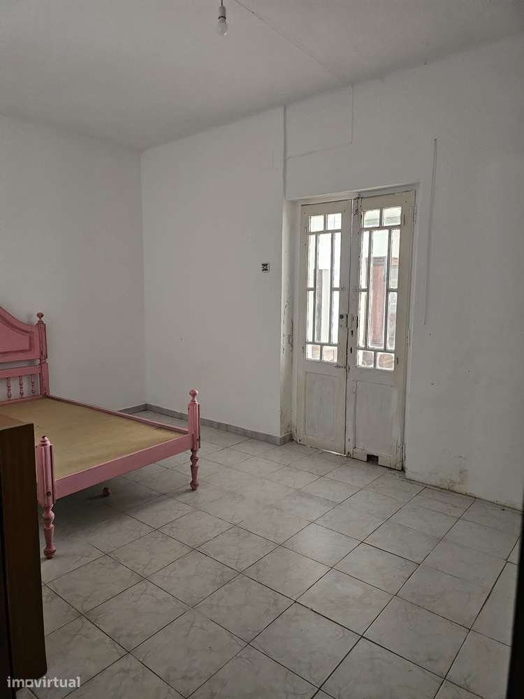 Moradia V5 com 10 Boxes para Cavalos no Coração da Golegã-34