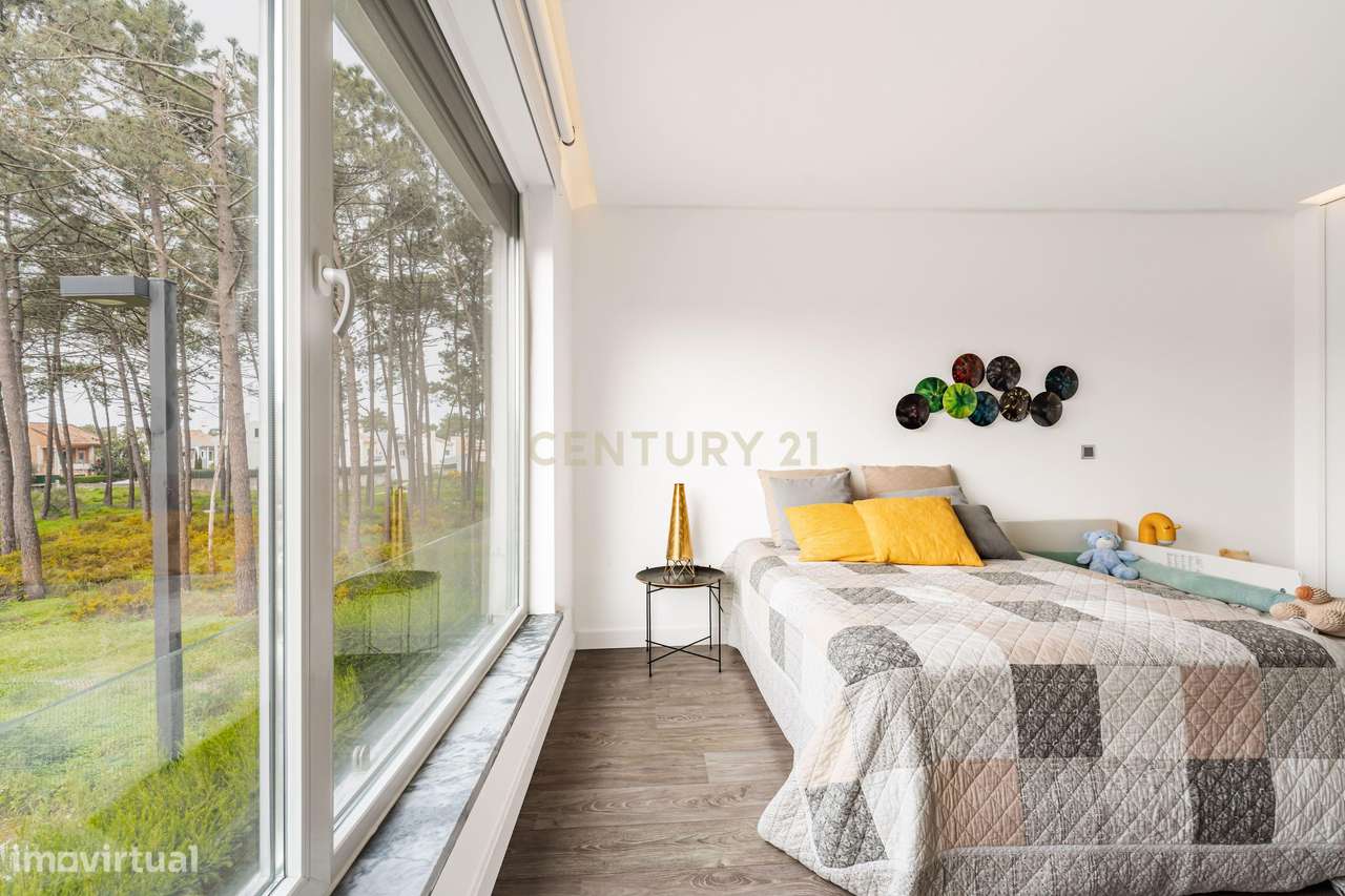 Moradia contemporânea na Aroeira | Luz natural, conforto e eficiência-44