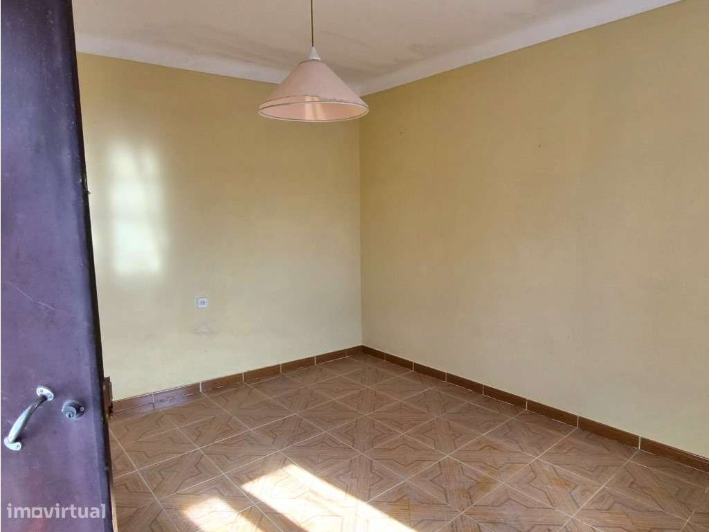 Moradia T1+1 com quintal na Vila de Redondo (Évora)-15
