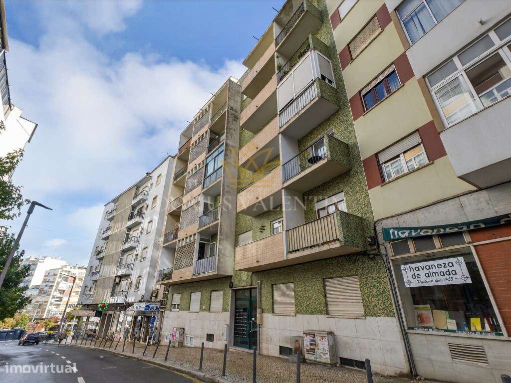 T2 Totalmente Remodelado em Almada - Conforto e Modernidade-16