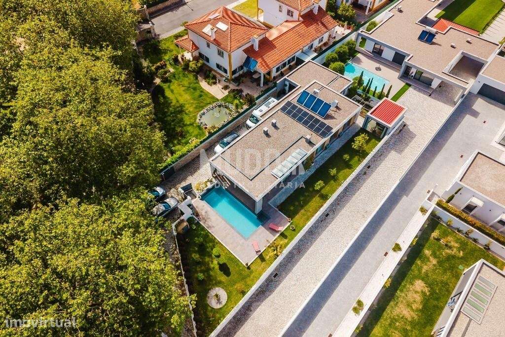 Moradia T3 Premium com Piscina, Jacuzzi e Design Contemporâneo na Foz-55