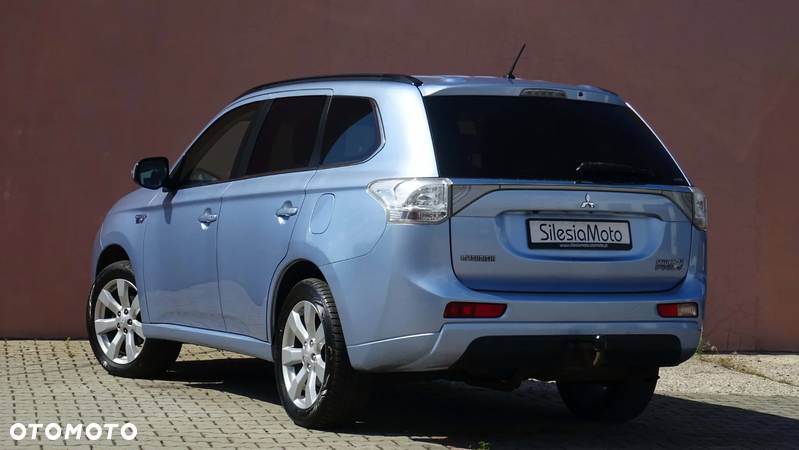 Mitsubishi Outlander - 4