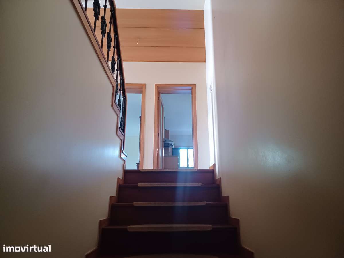 Mor.INDIVIDUAL  2300m2 de terreno + artigo urbano (Tipo T0)  em Lago-22