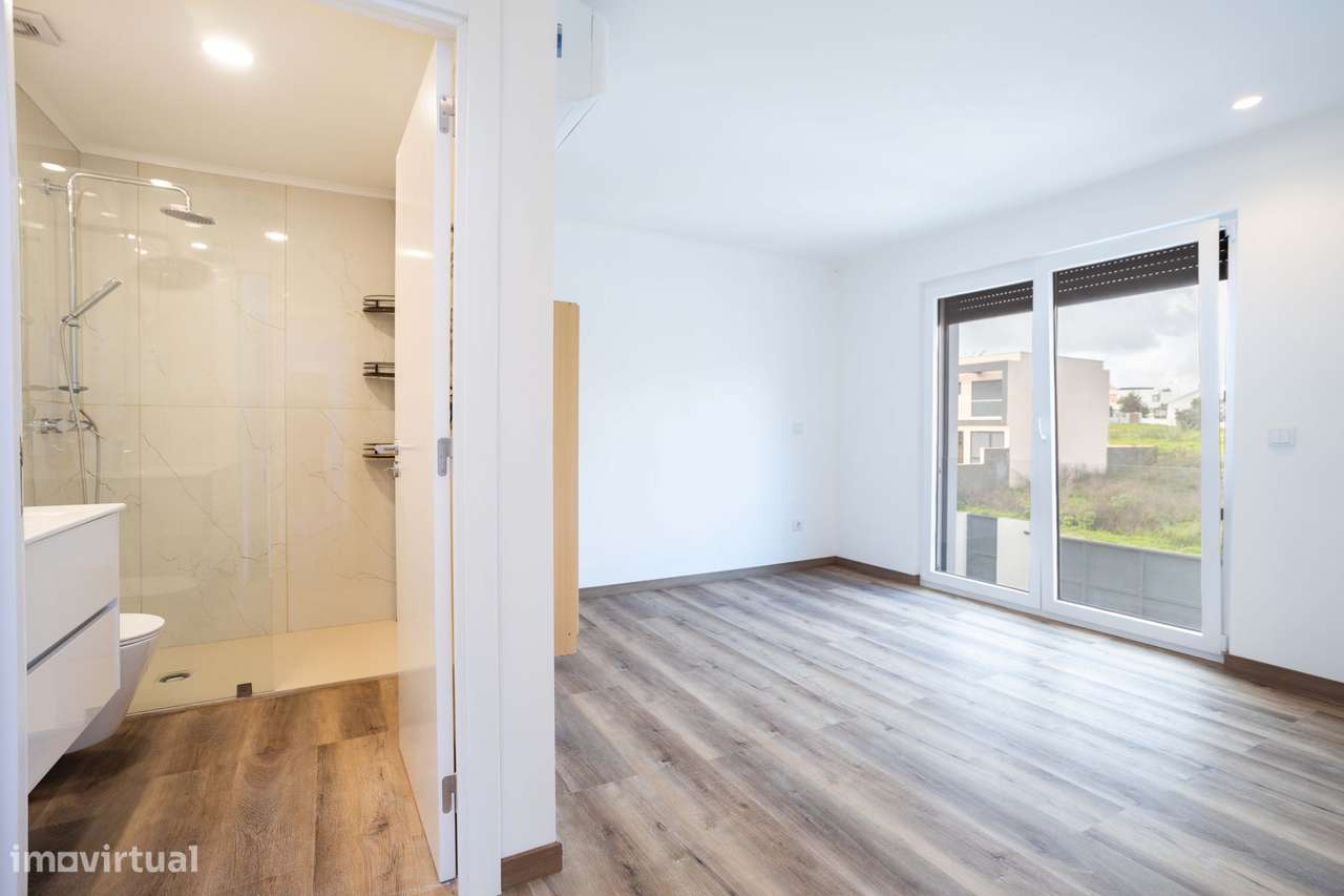 Excelente Moradia Unifamiliar Contemporânea T5 a estrear com Piscina e - Grande imagem: 2/60