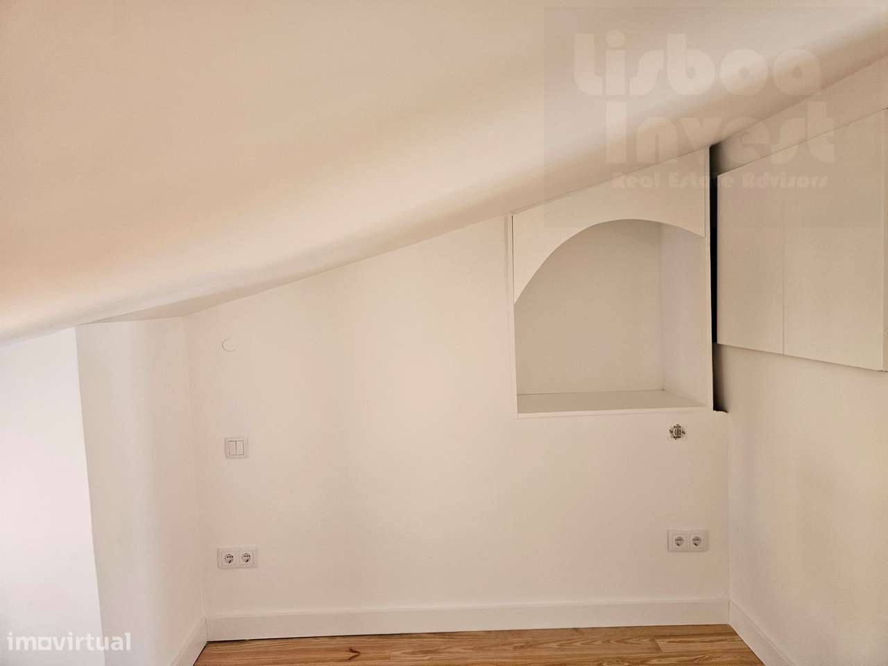 Vendo T2  remodelado em predio totalmente remodelado Terraço vista Rio-29
