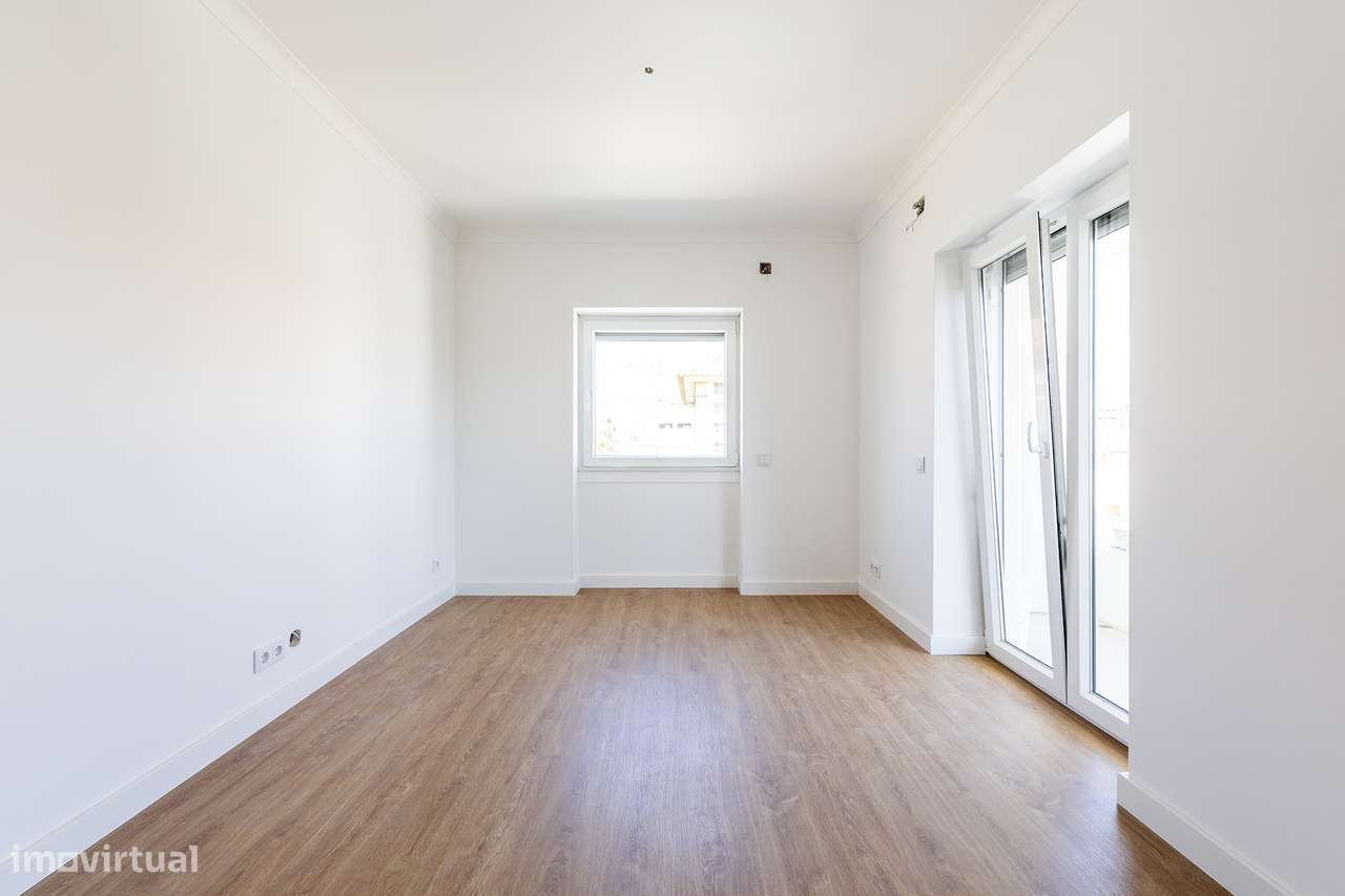 Moradia de Charme Reabilitada no centro da Parede com 434m² de Terreno-26