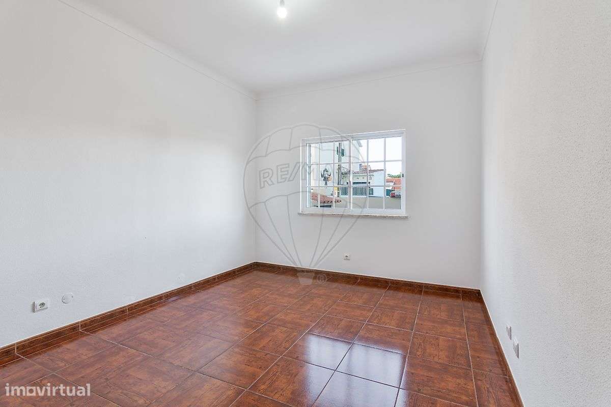 Moradia isolada T2+2 para venda na Quinta do Conde-18