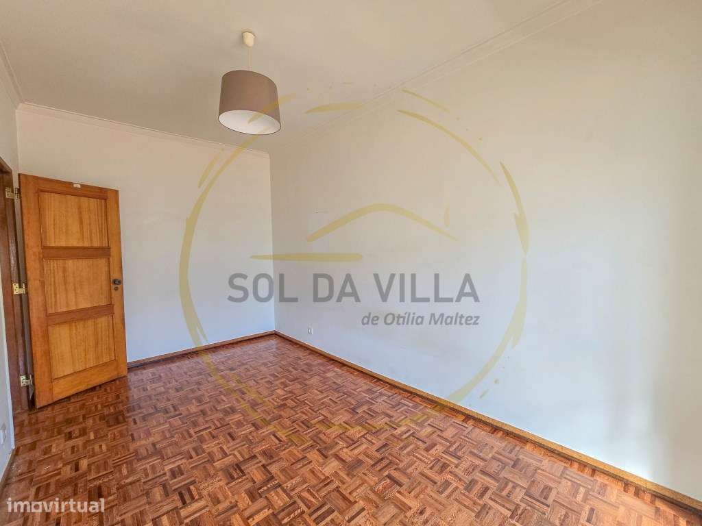 Apartamento T3 com 3 varandas - Laranjeiro, Almada - 310.000€-8