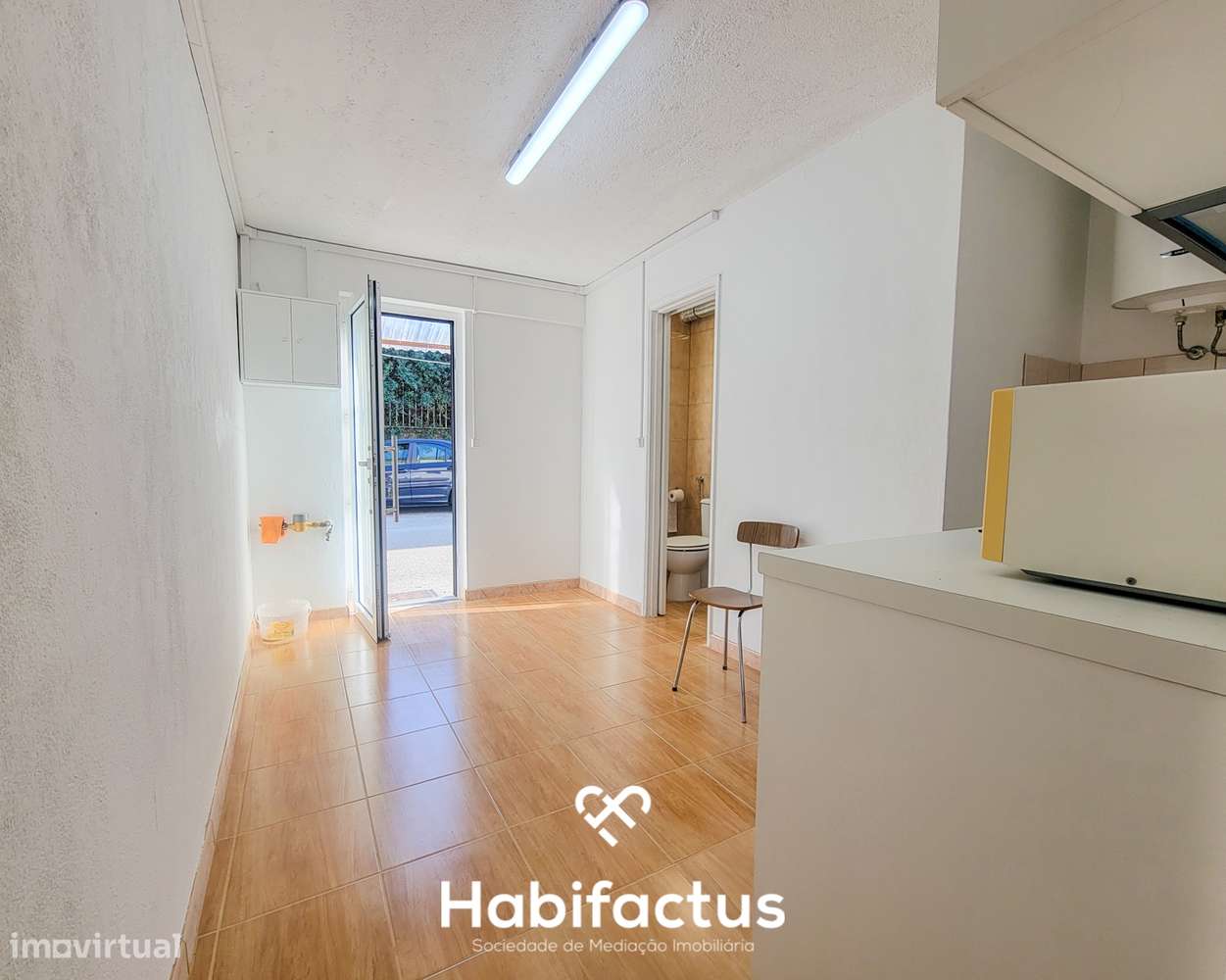 Imóvel com afetação de garagem transformado em apartamento T1 para ven - Grande imagem: 3/9